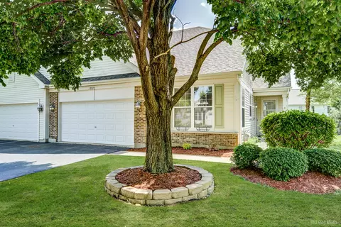 8222 Tremont Ln, Joliet, IL 60431