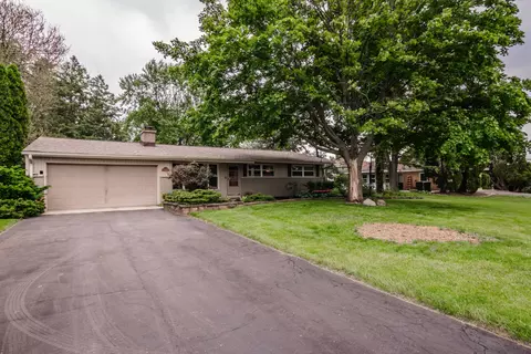9 S771 Brookbank Rd, Willowbrook, IL 60527