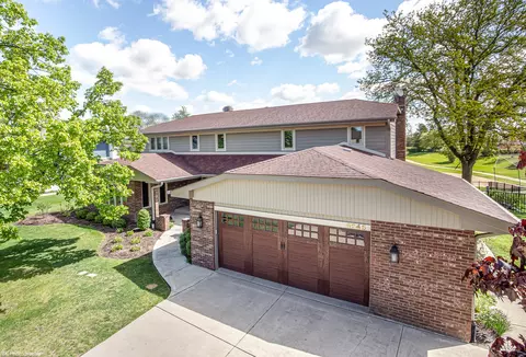 6645 Wedgewood Ln, Willowbrook, IL 60527