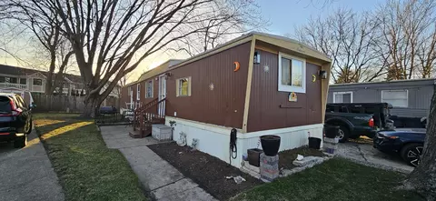 57 Curricle Rd, Wheeling, IL 60090 photo 2