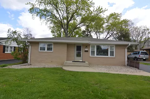 426 Brown St, Wauconda, IL 60084