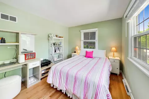Bedroom - 2401 Maple Ave, Northbrook, IL 60062 photo 4 of 6