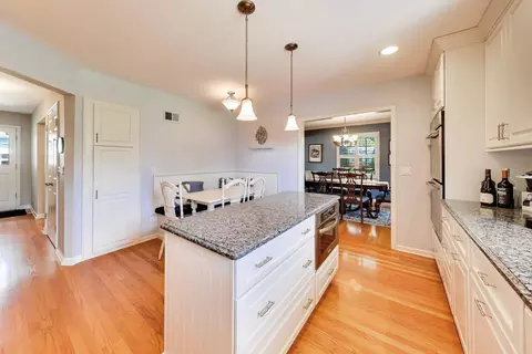 Kitchen - 2401 Maple Ave, Northbrook, IL 60062 photo 2 of 4