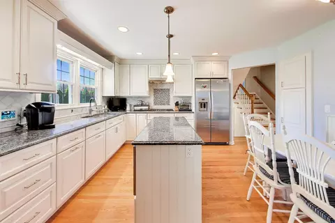Kitchen - 2401 Maple Ave, Northbrook, IL 60062 photo 3 of 4