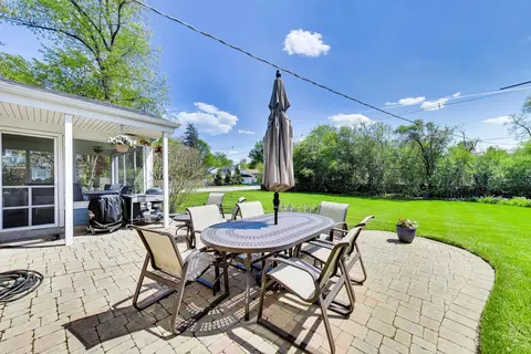 Exterior - 2401 Maple Ave, Northbrook, IL 60062 photo 6 of 8