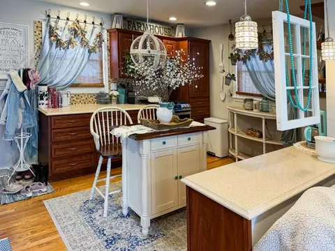 910 Shields Ave, Winthrop Harbor, IL 60096 photo 4