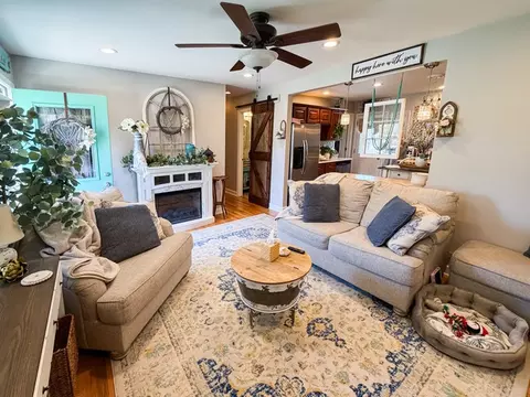 910 Shields Ave, Winthrop Harbor, IL 60096 photo 3