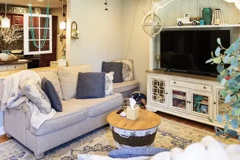 910 Shields Ave, Winthrop Harbor, IL 60096 photo 8