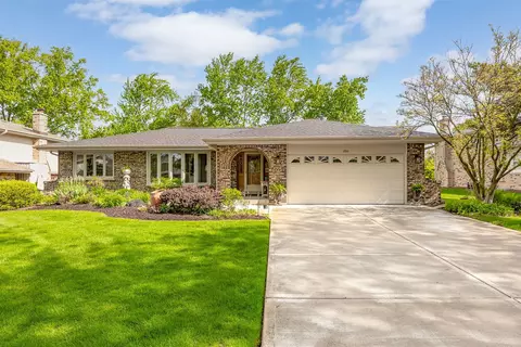 1706 Holly Ave, Darien, IL 60561