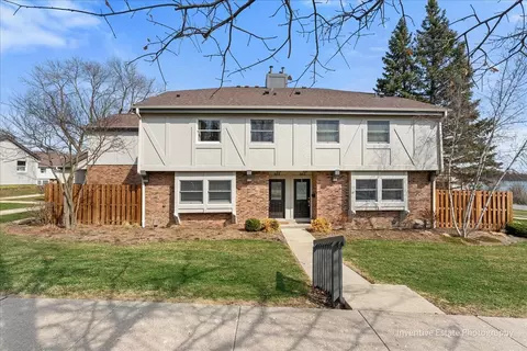 884 Bristol Dr #-, Barrington, IL 60010