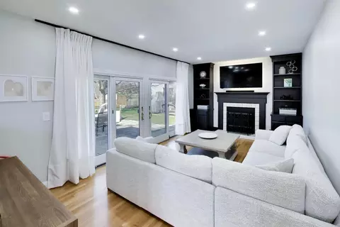 Living - 316 Wildberry Ln, Bartlett, IL 60103 photo 2 of 3