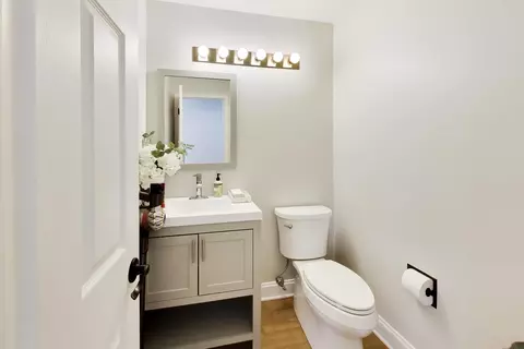 Bath - 316 Wildberry Ln, Bartlett, IL 60103 photo 1 of 4