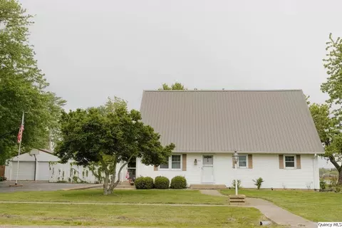 100 Adams, Coatsburg, IL 62325