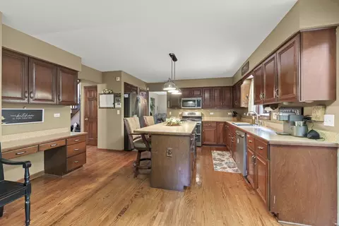 Kitchen - 17004 Arbor Creek Dr, Plainfield, IL 60586 photo 2 of 4