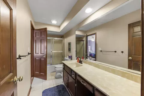 Bath - 17004 Arbor Creek Dr, Plainfield, IL 60586 photo 3 of 6