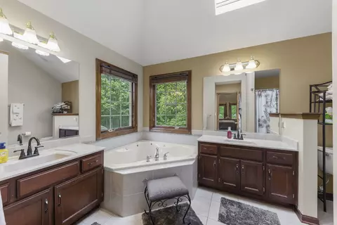 Bath - 17004 Arbor Creek Dr, Plainfield, IL 60586 photo 1 of 6