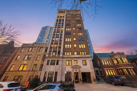 707 W Junior Ter #3S, Chicago, IL 60613