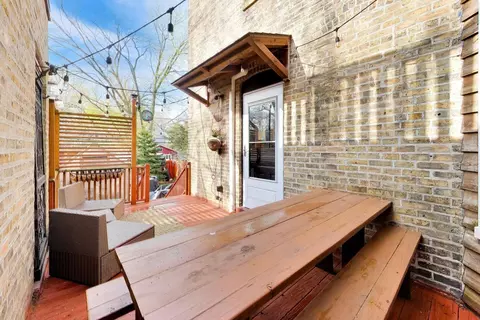 Exterior - 710 Washington St, Evanston, IL 60202 photo 2 of 7