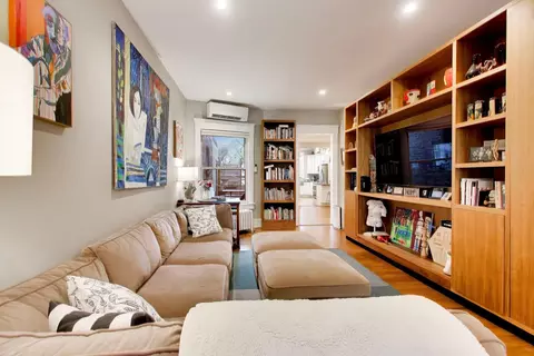 Living - 710 Washington St, Evanston, IL 60202 photo 2 of 3