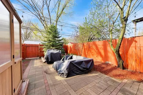 Exterior - 710 Washington St, Evanston, IL 60202 photo 6 of 7