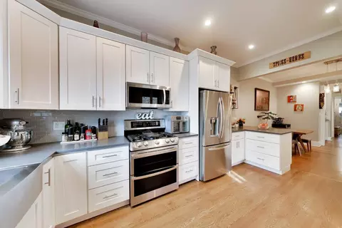 Kitchen - 710 Washington St, Evanston, IL 60202 photo 2 of 2