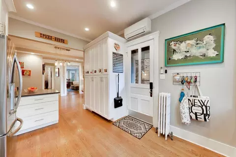 Entry Way - 710 Washington St, Evanston, IL 60202 photo 2 of 3
