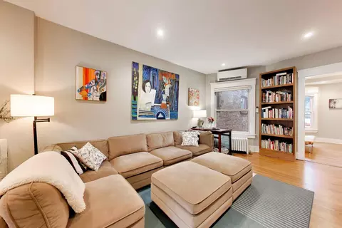 Living - 710 Washington St, Evanston, IL 60202 photo 1 of 3