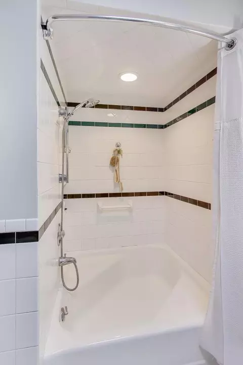 Bath - 710 Washington St, Evanston, IL 60202 photo 3 of 3