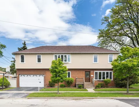 8330 Gross Point Rd, Morton Grove, IL 60053