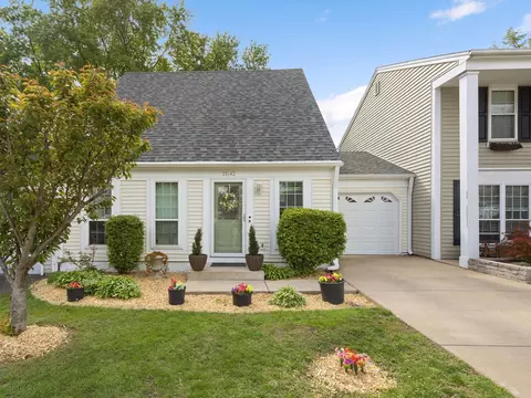 3 S142 Birchwood Dr, Warrenville, IL 60555