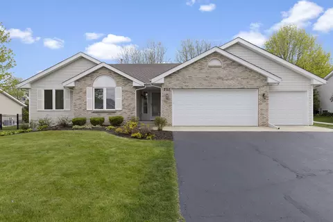 207 Sherman Ln, Poplar Grove, IL 61065