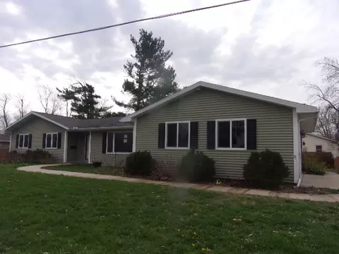 902 E Richardson St, Farmer City, IL 61842