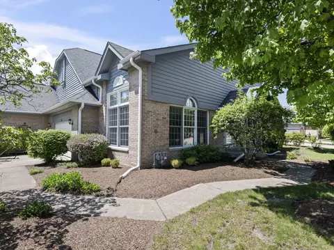 301 Lynwood Cir, Bloomingdale, IL 60108