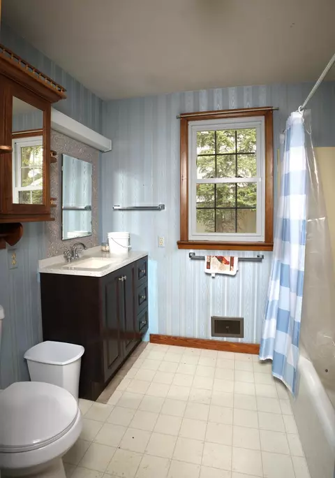 Bath - 9896 Lincoln Rd, Morrison, IL 61270 photo 1 of 2