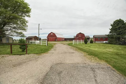 Exterior - 9896 Lincoln Rd, Morrison, IL 61270 photo 4 of 7