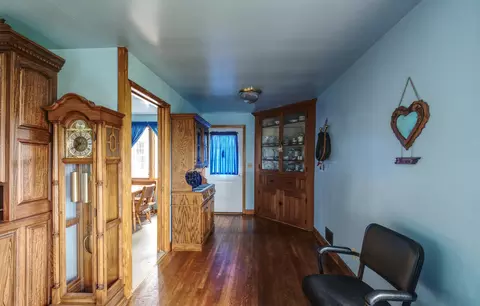 Entry Way - 9896 Lincoln Rd, Morrison, IL 61270 photo 2 of 2