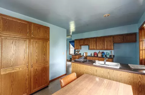 Kitchen - 9896 Lincoln Rd, Morrison, IL 61270 photo 2 of 2