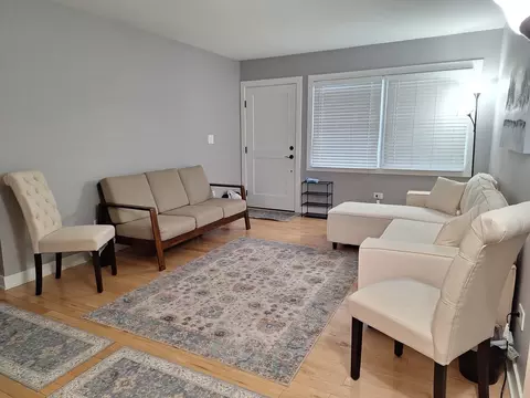 Living - 227 Juneway Ter, Lake Bluff, IL 60044 photo 2 of 3