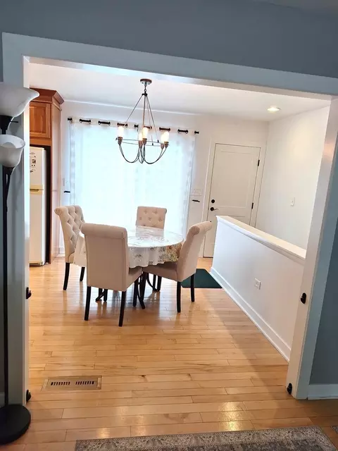 Dining - 227 Juneway Ter, Lake Bluff, IL 60044 photo 2 of 2