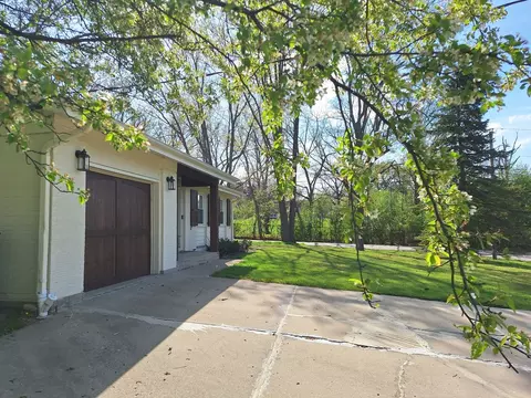 Exterior - 227 Juneway Ter, Lake Bluff, IL 60044 photo 4 of 6