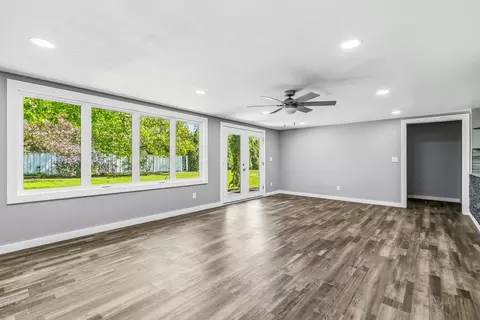 Living - 2908 26th St, Moline, IL 61265 photo 7 of 10