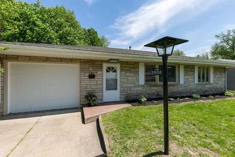 Exterior - 2908 26th St, Moline, IL 61265 photo 4 of 7