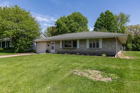 2908 26th St, Moline, IL 61265