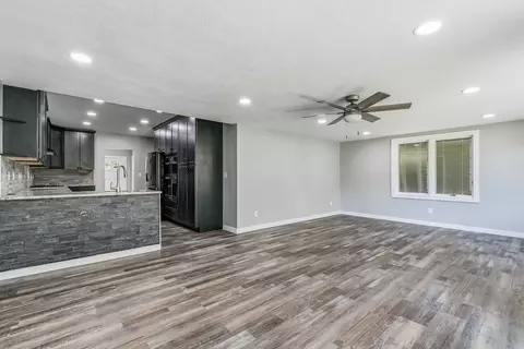 Living - 2908 26th St, Moline, IL 61265 photo 6 of 10
