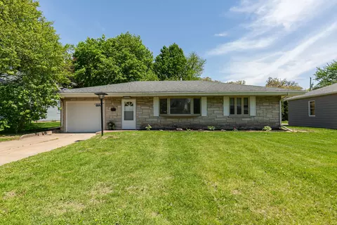 Exterior - 2908 26th St, Moline, IL 61265 photo 2 of 7