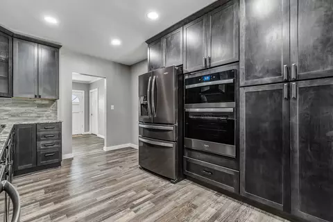 Kitchen - 2908 26th St, Moline, IL 61265 photo 4 of 6
