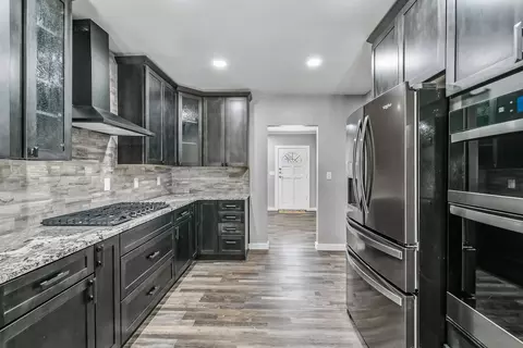 Kitchen - 2908 26th St, Moline, IL 61265 photo 2 of 6