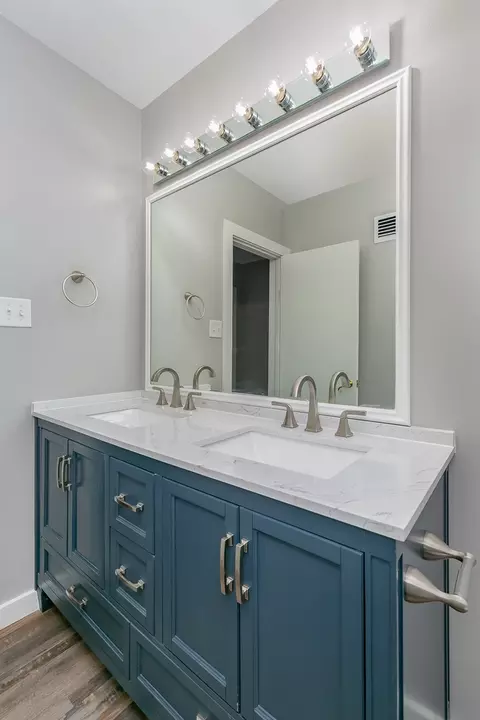 Bath - 2908 26th St, Moline, IL 61265 photo 4 of 4