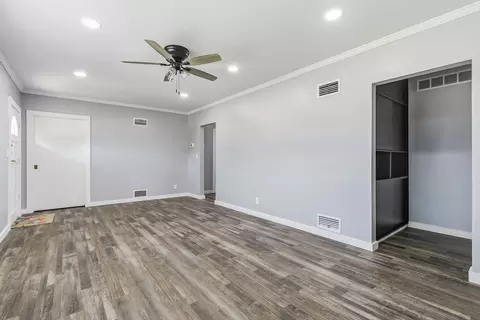 Living - 2908 26th St, Moline, IL 61265 photo 4 of 10