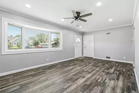 Living - 2908 26th St, Moline, IL 61265 photo 3 of 10